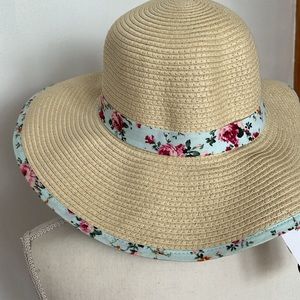 Wowens beach  straw hat floral trim